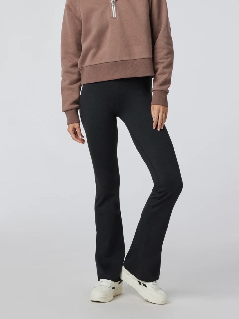 NWOT Vuori Halo Slim Flare Pant Yoga Athleisure Everyday Chic DreamKnit Black M - Picture 2 of 9